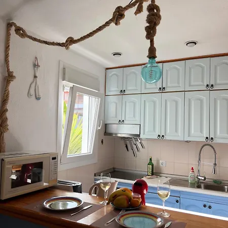 Cactus's House, 150 M Beach, 1 Bdr, 4 Guests, Wifi, Netflix, Apartament *