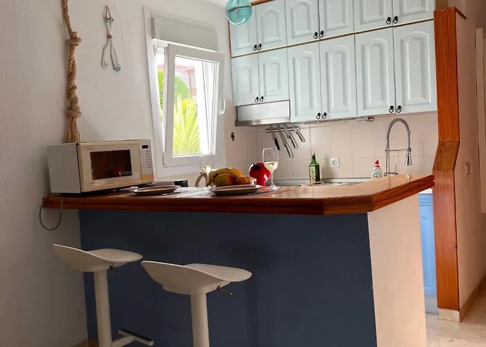 Cactus's House, 150 M Beach, 1 Bdr, 4 Guests, Wifi, Netflix, 아파트 아데제